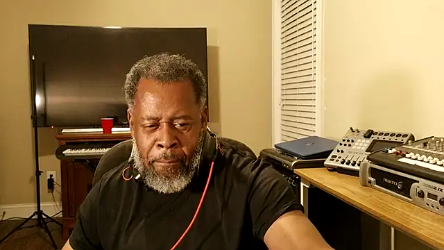 Snapshot of Cleozevo1961 chatting on August 2026 02:03:02 AM Cleozevo1961 online show from August 2026 02:03:02 AM