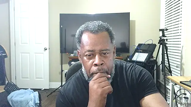 Snapshot of Cleozevo1961 chatting on August 2026 03:41:01 AM Cleozevo1961 online show from August 2026 03:41:01 AM