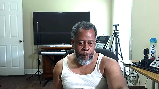 Snapshot of Cleozevo1961 chatting on August 2026 03:47:02 PM Cleozevo1961 online show from August 2026 03:47:02 PM