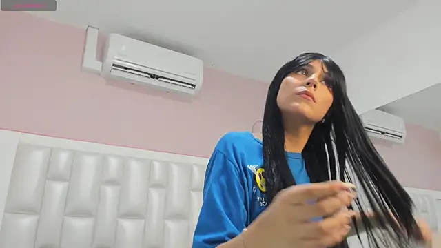 Liia Collins online show from May 2026 05:40:01 PM