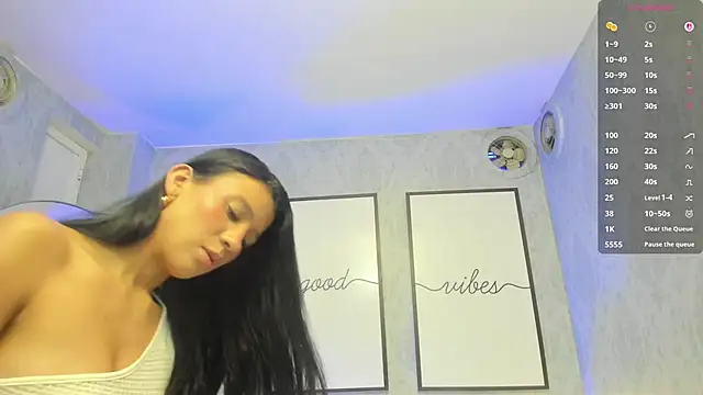 Snapshot of beautydoll18_ chatting on April 2026 10:18:02 AM beautydoll18 online show from April 2026 10:18:02 AM