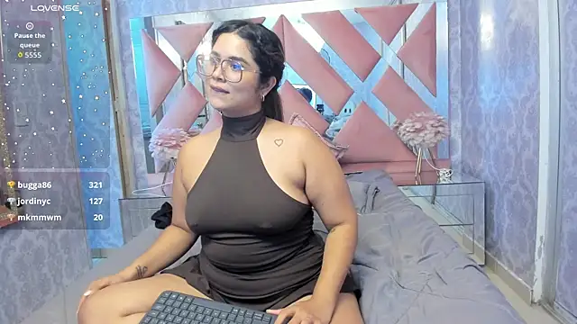 Snapshot of liz_ariza4u chatting on April 2026 01:41:01 PM liz ariza4u online show from April 2026 01:41:01 PM
