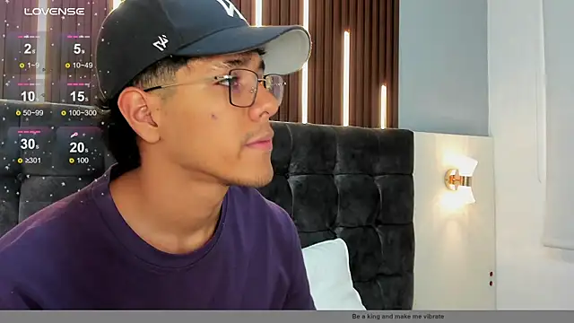 Daviid18   online show from February 2026 03:52:01 PM