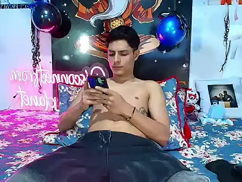 Eliassalvatore  online show from February 2026 03:52:01 PM