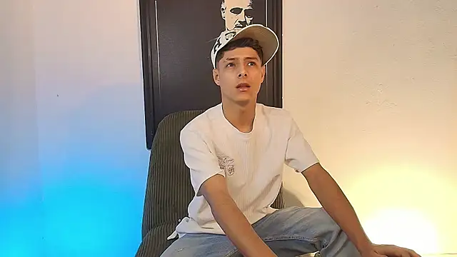Eliassalvatore  online show from May 2026 04:15:02 PM