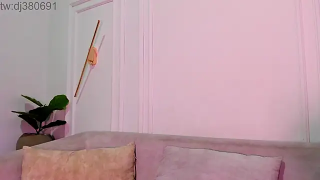 Snapshot of DulceQueen1 chatting on April 2026 12:27:01 PM DulceQueen1 online show from April 2026 12:27:01 PM