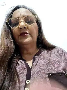 Noemipopi online show from May 2026 10:18:02 PM
