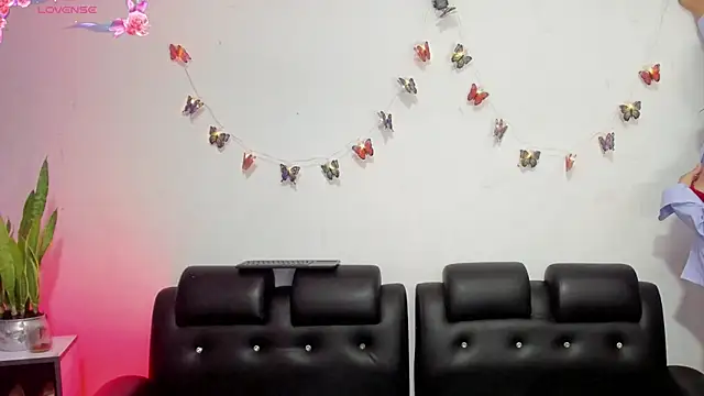 aria-voss online show from March 2026 12:33:01 PM