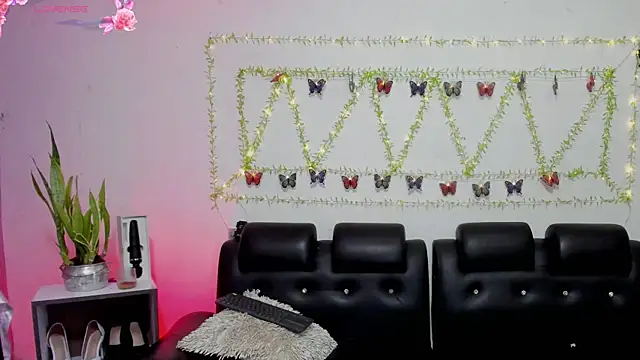 aria-voss online show from April 2026 12:16:02 PM