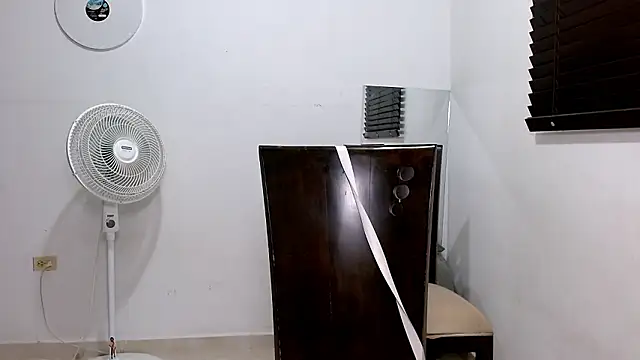 Snapshot of MiaDiamontLatin chatting on March 2026 03:24:02 AM MiaDiamontLatin online show from March 2026 03:24:02 AM