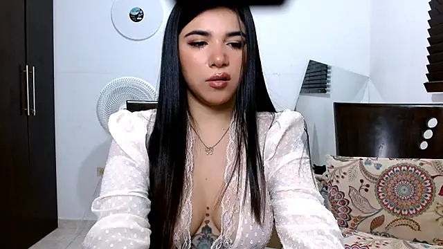 Snapshot of MiaDiamontLatin chatting on March 2026 11:43:01 PM MiaDiamontLatin online show from March 2026 11:43:01 PM