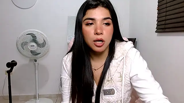 Snapshot of MiaDiamontLatin chatting on March 2026 05:55:01 AM MiaDiamontLatin online show from March 2026 05:55:01 AM