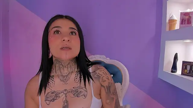 Snapshot of Adri_tatto_7 chatting on July 2026 04:09:01 PM Adri tatto 7 online show from July 2026 04:09:01 PM