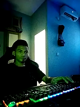 Snapshot of UcEng_Lab chatting on March 2026 01:07:02 AM UcEng Lab online show from March 2026 01:07:02 AM