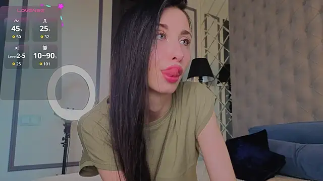 Snapshot of MiguelinaRasmuson chatting on May 2026 11:15:01 AM MiguelinaRasmuson online show from May 2026 11:15:01 AM