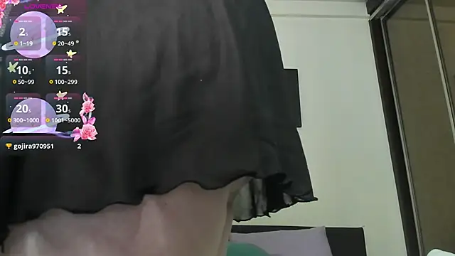 GoldenLunaa online show from April 2026 04:37:01 AM