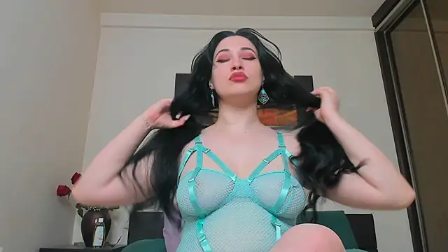 GoldenLunaa online show from May 2026 07:17:02 AM