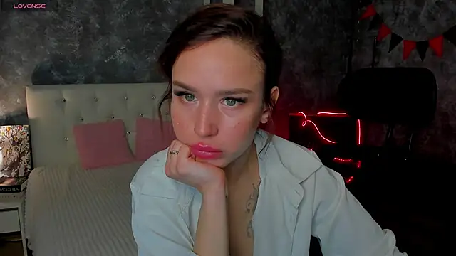 Snapshot of tina_xx_tina chatting on March 2026 01:44:02 AM tina xx tina online show from March 2026 01:44:02 AM