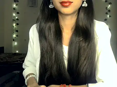 SIKSHA SINGH online show from April 2026 08:44:01 PM