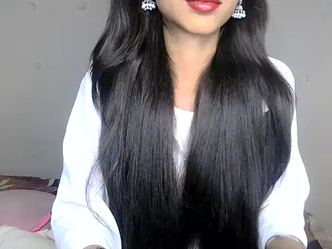 SIKSHA SINGH online show from April 2026 06:49:02 PM