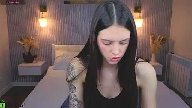 Snapshot of elise_robbie chatting on April 2026 01:07:02 AM elise robbie online show from April 2026 01:07:02 AM