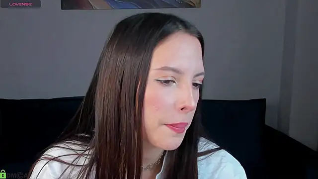 Snapshot of elise_robbie chatting on May 2026 09:03:02 AM elise robbie online show from May 2026 09:03:02 AM