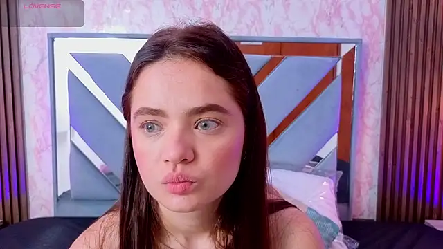 LittleeSara18 online show from May 2026 11:18:02 AM