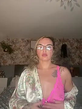 Cherrybomb2885 online show from February 2026 10:54:02 PM