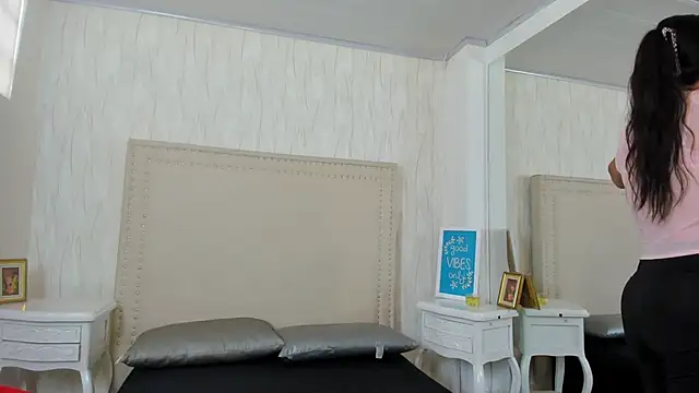 FernandaAvilax online show from April 2026 07:27:01 PM