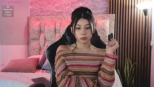 chloe bluee  online show from May 2026 11:05:02 AM