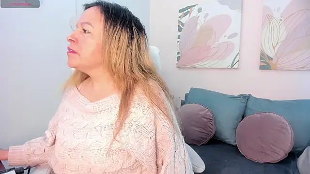 Snapshot of Ivonne_4 chatting on March 2026 12:44:01 PM Ivonne 4 online show from March 2026 12:44:01 PM