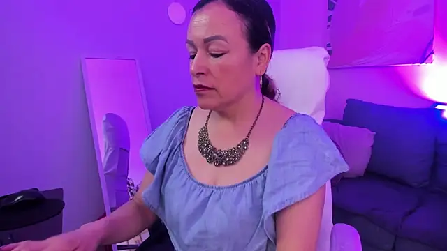 Snapshot of Ivonne_4 chatting on April 2026 12:58:02 PM Ivonne 4 online show from April 2026 12:58:02 PM