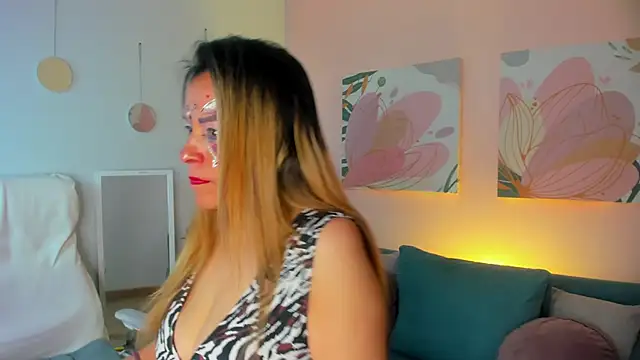 Ivonne 4 online show from April 2026 01:02:02 PM