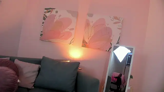 Ivonne 4 online show from April 2026 12:47:01 PM