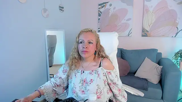 Ivonne 4 online show from May 2026 07:42:01 PM