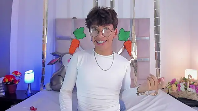 Angel Lux online show from April 2026 08:28:02 PM