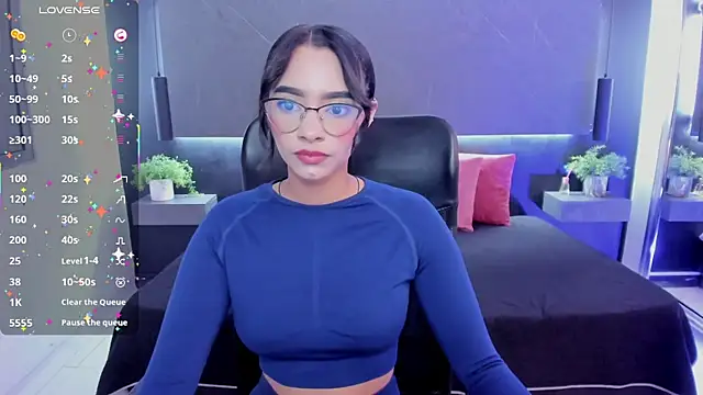Emelyy Jones online show from April 2026 11:36:02 AM
