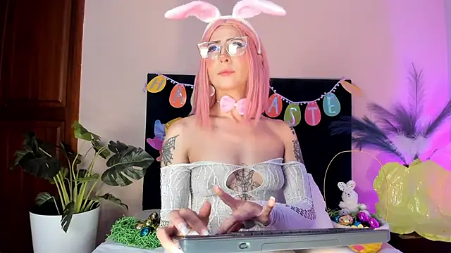 Snapshot of AnnaDenver chatting on April 2026 12:33:01 AM AnnaDenver online show from April 2026 12:33:01 AM