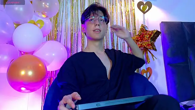 lui x dust online show from April 2026 02:20:01 AM