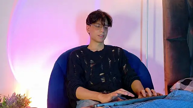 lui x dust online show from April 2026 03:22:01 AM