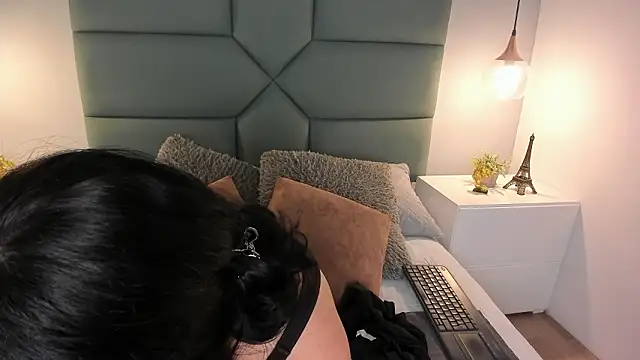 April Swett online show from March 2026 12:44:01 PM