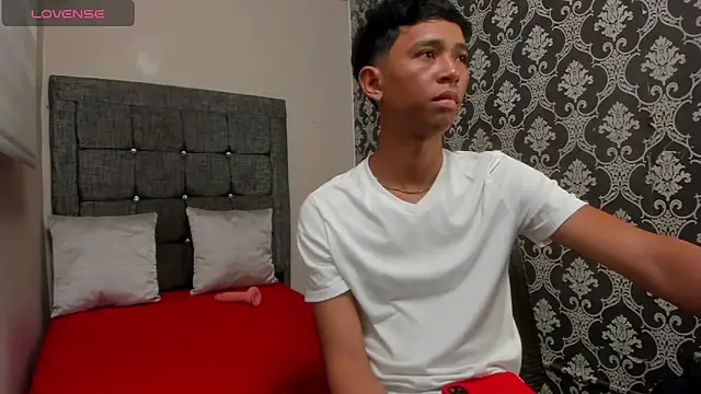 Little Twink19x online show from May 2026 07:52:01 PM