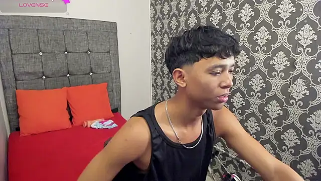 Snapshot of Little_Twink19x chatting on June 2026 07:40:01 PM Little Twink19x online show from June 2026 07:40:01 PM