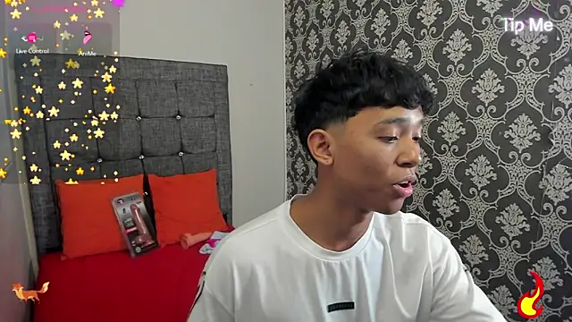 Snapshot of Little_Twink19x chatting on June 2026 07:50:01 PM Little Twink19x online show from June 2026 07:50:01 PM
