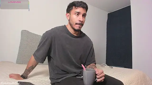 Snapshot of alphaandmuse chatting on April 2026 06:22:01 AM alphaandmuse online show from April 2026 06:22:01 AM