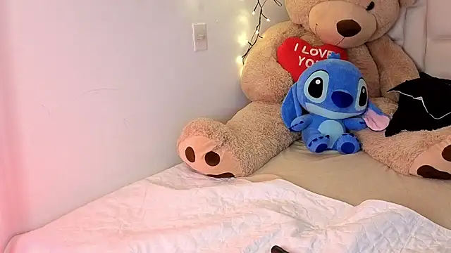 Snapshot of AriaKyle chatting on March 2026 04:26:01 AM AriaKyle online show from March 2026 04:26:01 AM