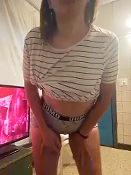 Snapshot of CamiliLuna chatting on April 2026 09:56:01 PM CamiliLuna online show from April 2026 09:56:01 PM