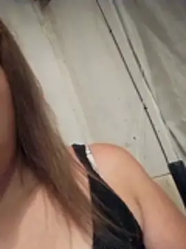 Snapshot of CamiliLuna chatting on April 2026 03:45:01 AM CamiliLuna online show from April 2026 03:45:01 AM