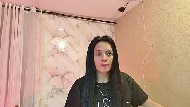 Snapshot of QueenSallyDesire chatting on March 2026 01:54:02 AM QueenSallyDesire online show from March 2026 01:54:02 AM