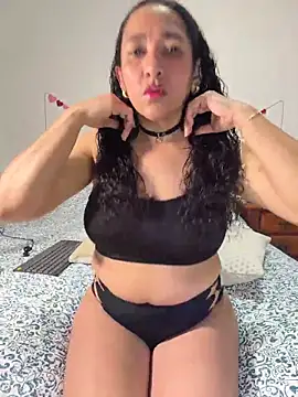 Snapshot of CrystalIvy chatting on April 2026 01:37:02 AM CrystalIvy online show from April 2026 01:37:02 AM